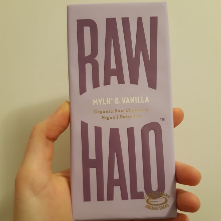 photo of Raw Halo Mylk & Vanilla Organic Raw Chocolate shared by @sophiemartin57 on  19 Feb 2021 - review