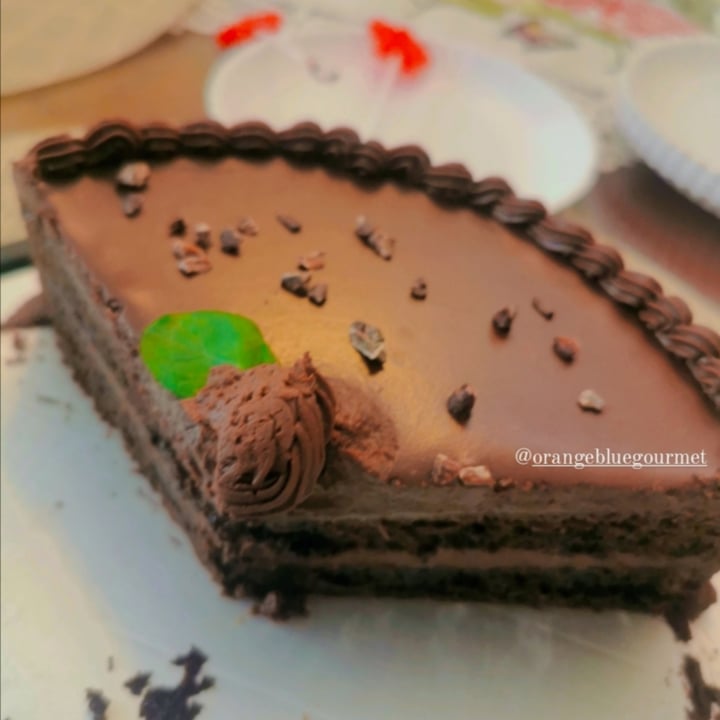 photo of Orange Blue Gourmet Pastel De Chocolate shared by @itsnicolx on  18 May 2022 - review