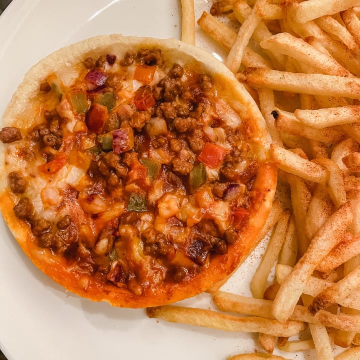 photo of Chicago Town Cheezeburger pizzas shared by @elizabethmullaney on  29 Jan 2021 - review