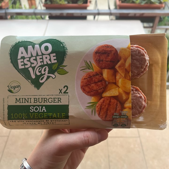 photo of Amo Essere Veg mini burger shared by @melyv on  09 Sep 2022 - review