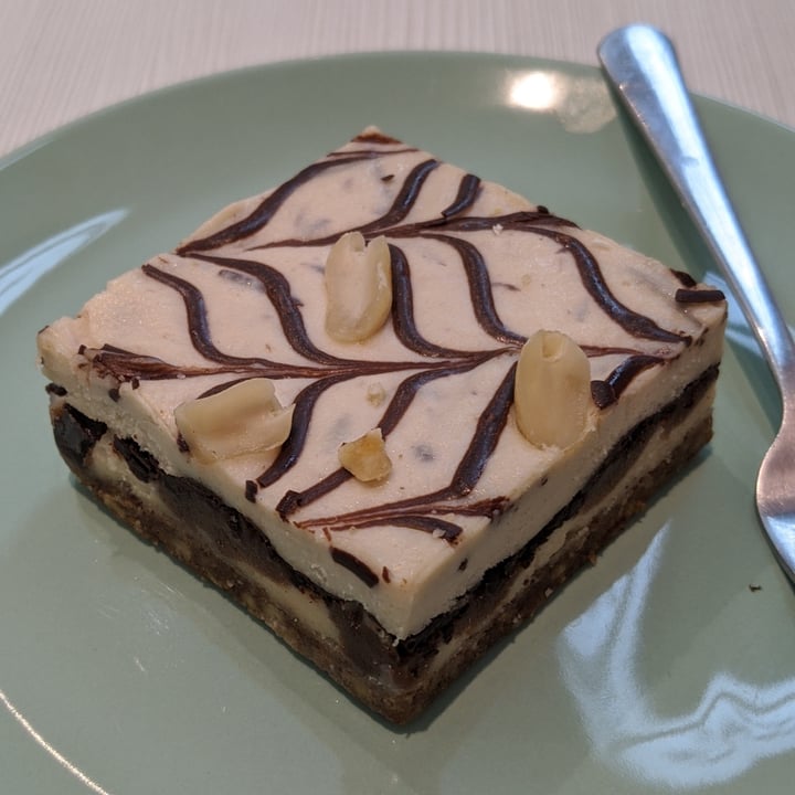 photo of Kind Kones Chunky Peanut Butter 'Cheesecake' shared by @bornvegetarian on  19 Nov 2020 - review