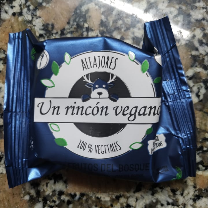 photo of Un Rincón Vegano Alfajor de Frutos del Bosque shared by @teff0 on  20 Aug 2020 - review