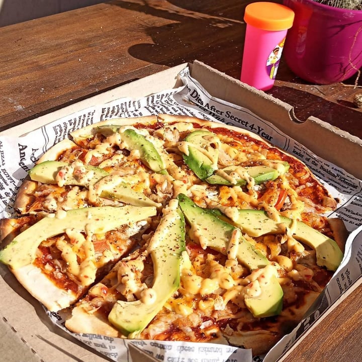 photo of Vegan Streetfood Deli - Obs Chickless Mayo Pizza shared by @rainjasmine on  21 Jul 2021 - review