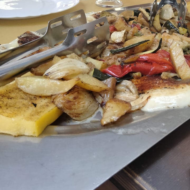 review photo of Osteria Jenny verdure e scamorze cotte su pietra shared by @giuliaspetti on 22 May 2022 - review