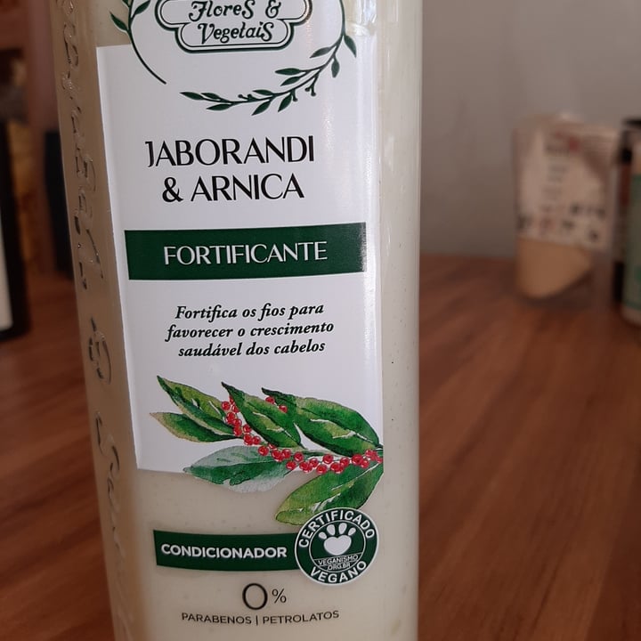 photo of Flores & Vegetais Condicionador Jaborandi e Arnica shared by @iaramachado on  27 Jul 2022 - review