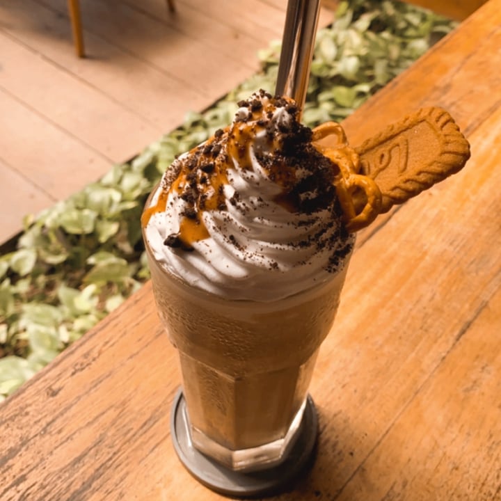 photo of Manggis in Canggu Caramel Biscuit Frappuccino shared by @aldendaze on  22 Apr 2021 - review
