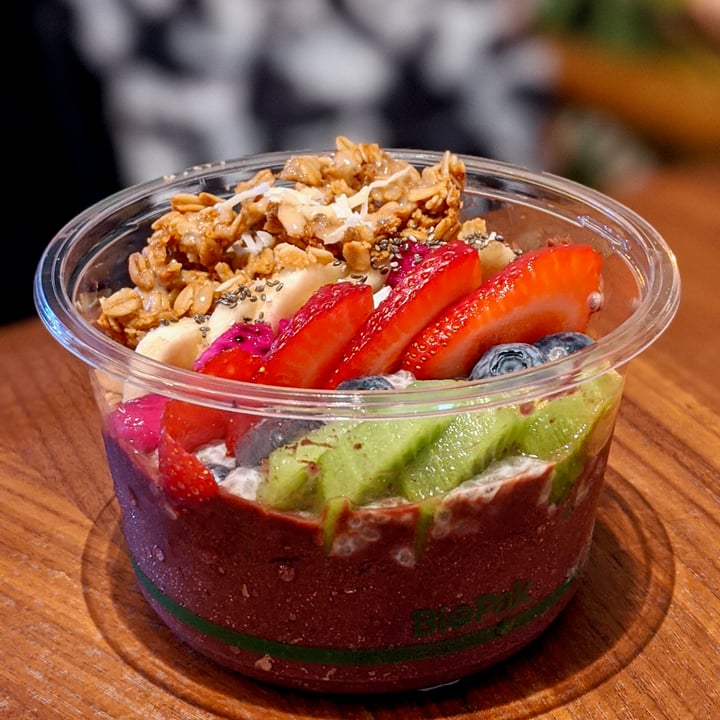 photo of The Oatberry Cafe Rainbow Açaí Bowl shared by @xinru-t on  28 Dec 2020 - review