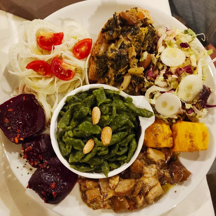 photo of Una Terrazza in Toscana (Temporarily closed) Vegan platter / Piatto vegano shared by @tuscanvegan on  01 Oct 2021 - review