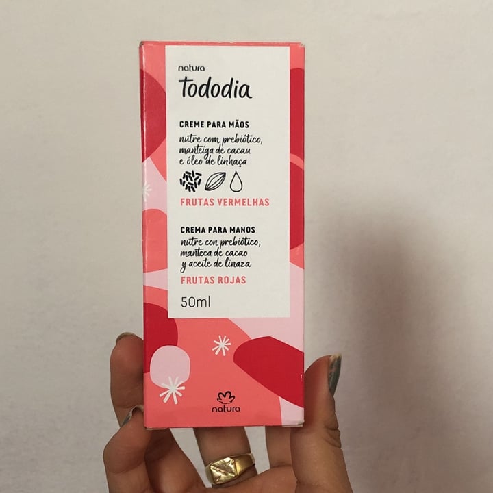 photo of Natura Crema para manos Frutas Rojas shared by @morenopriscila05 on  23 Mar 2022 - review