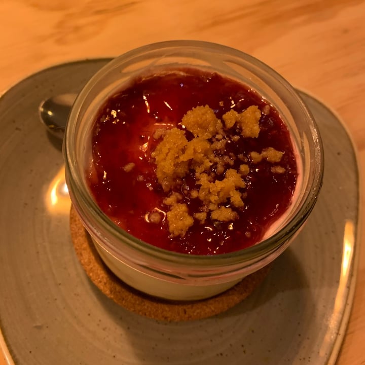 photo of Entre Pedras Café Bar Vegano Cheesecake shared by @titoleas on  02 Oct 2020 - review