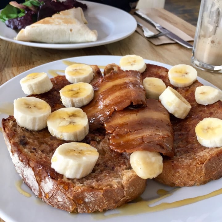 photo of Chapter One Coffee Shop French toast with bacon, maple syrup and banana shared by @katelouisepowell on  03 Jul 2019 - review