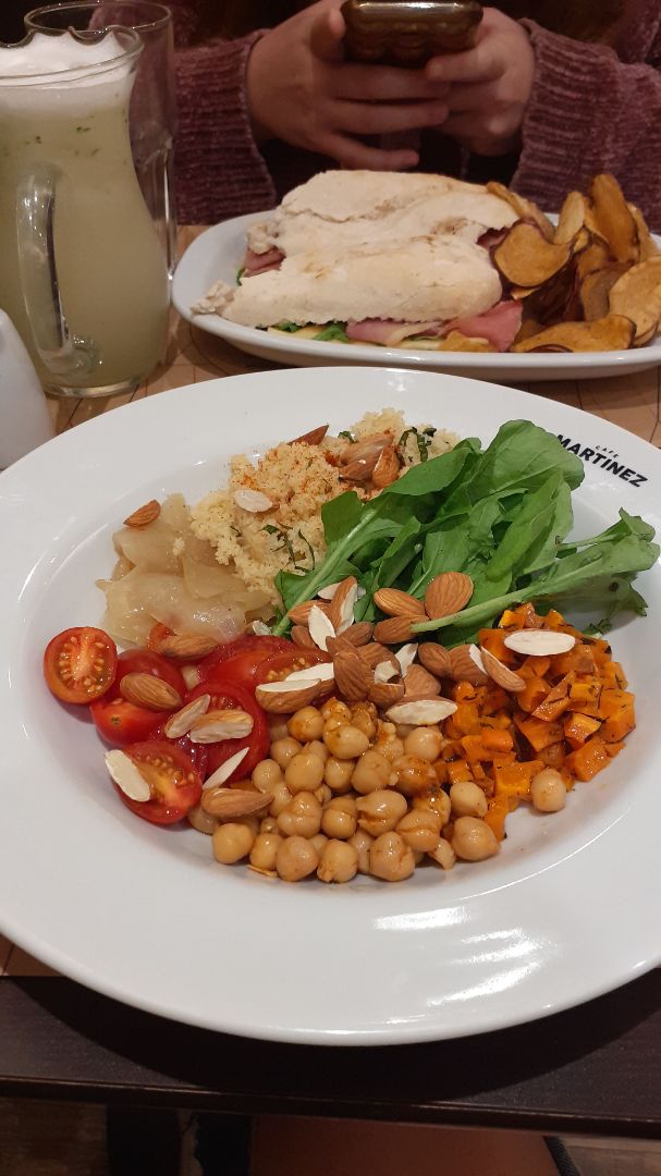 photo of Cafe Martinez Cous cous con zanahoria shared by @tarafacami on  27 Mar 2020 - review