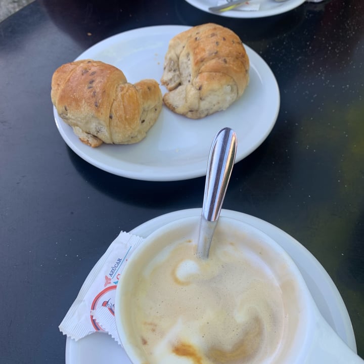 review photo of Café Delirante Medialunas Con Café Con Leche shared by @maruraik on 02 Dec 2022 - review