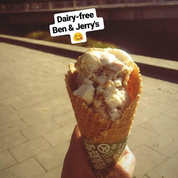 review photo of Ben & Jerry’s Caramel Almond Brittle shared by @flimsypaperseagulls on 30 Apr 2020 - review