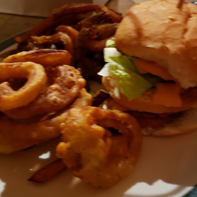 Photo of the dish “Big SAUG.E avec oignons frits”