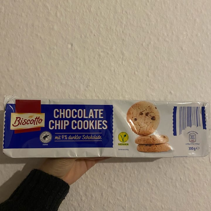 photo of ALDI chocolate chip cookies shared by @holasoymylk on  14 Nov 2021 - review