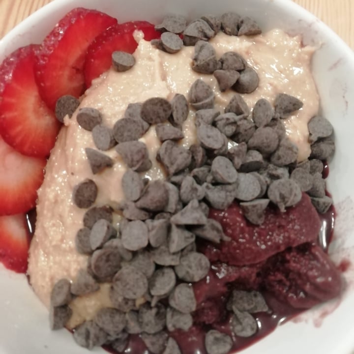 review photo of Almalibre Açaí Bar Açaí con fresas, crema de cacahuete y virutas de chocolate shared by @beatriu on 27 Jun 2020 - review