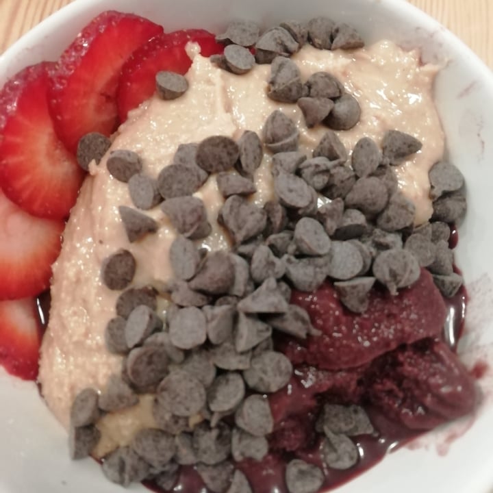 photo of Almalibre Açaí Bar Açaí con fresas, crema de cacahuete y virutas de chocolate shared by @beatriu on  27 Jun 2020 - review