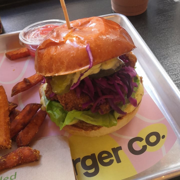 review photo of The Vurger Co Hunny Chicken Burger shared by @pigsarecutex on 12 Feb 2022 - review
