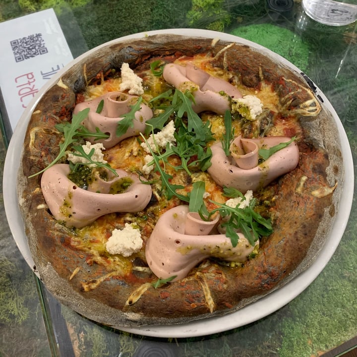 photo of Pizzi & Dixie Pizza de mortadela vegana con pesto de pistacho shared by @sevoya on  11 Dec 2021 - review