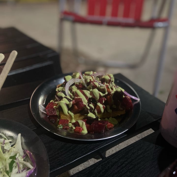 photo of Hola Chola Garage Fainá A La Plancha Con Ensalada De Vegetales Asados Y Adredezo De Palta shared by @batips on  24 Oct 2021 - review