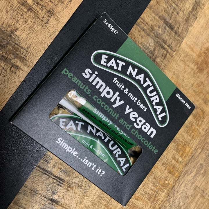 photo of Eat natural Simply Vegan Fruit and Nut Bar shared by @gabigabsta on  11 Oct 2021 - review