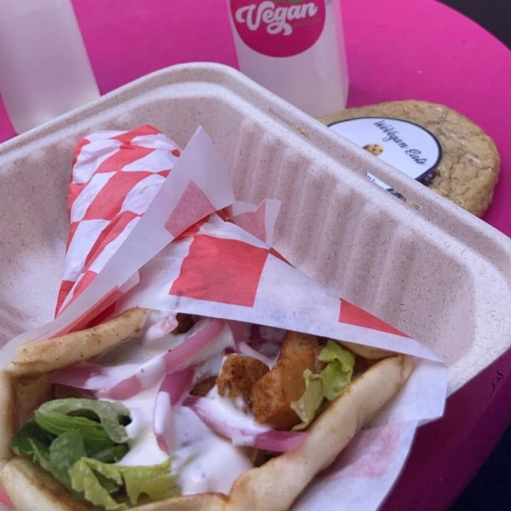 photo of Vegan On The Fly Gyro Sandwich Chicken shared by @calpal on  12 Jan 2022 - review