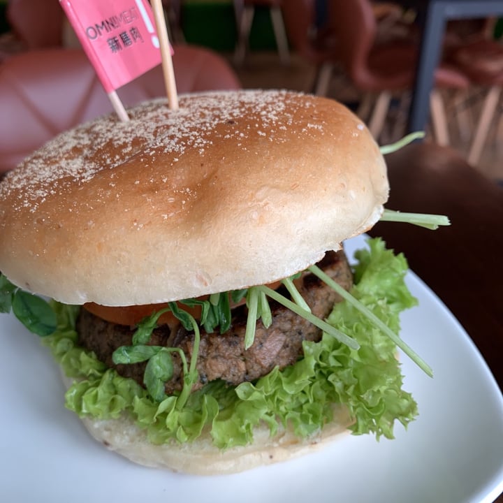 photo of nomVnom Bistro Omn!meat Toona Burger shared by @georgejacobs on  04 Aug 2020 - review