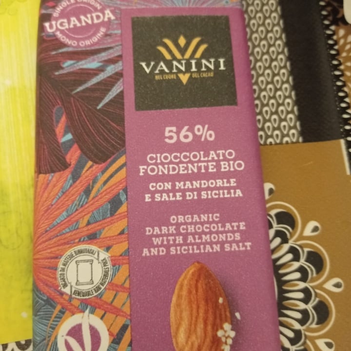 photo of Vanini Cioccolato fondente bio con mandorle e sale di sicilia shared by @giulias on  11 Apr 2022 - review