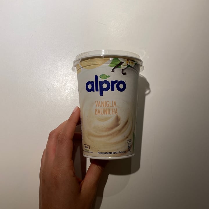 photo of Alpro Vaniglia Baunilha Yogurt shared by @biancapanini on  12 Mar 2022 - review