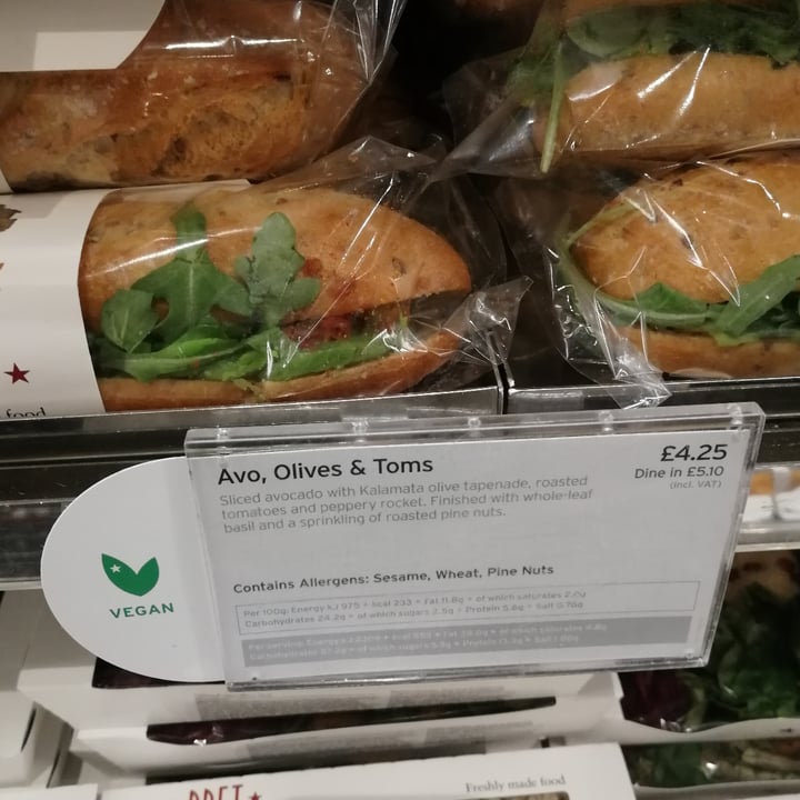 photo of Pret A Manger Avo olives and toms sandwich shared by @bradipina on  18 May 2022 - review