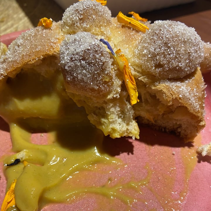 review photo of Na Tlali Pan de muerto relleno de crema de calabaza shared by @ilse on 25 Oct 2022 - review