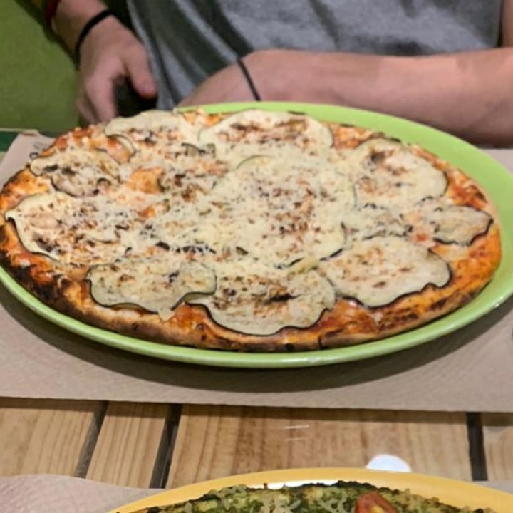 photo of Dolce Pizza y Los Veganos Pizza parmigiana vegana shared by @jackhyphen on  15 Oct 2022 - review