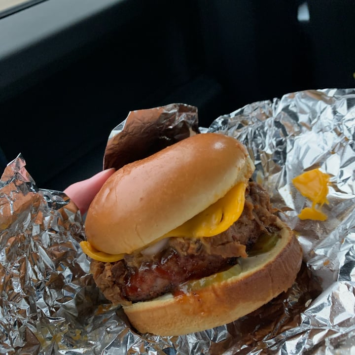 review photo of Veg-n BBQ Good-All Burger shared by @thatveganj on 06 Dec 2022 - review