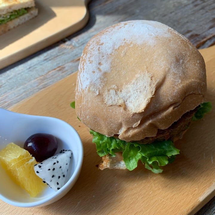 review photo of LN Fortunate Coffee Vegan burger shared by @eggryne on 14 Feb 2022 - review