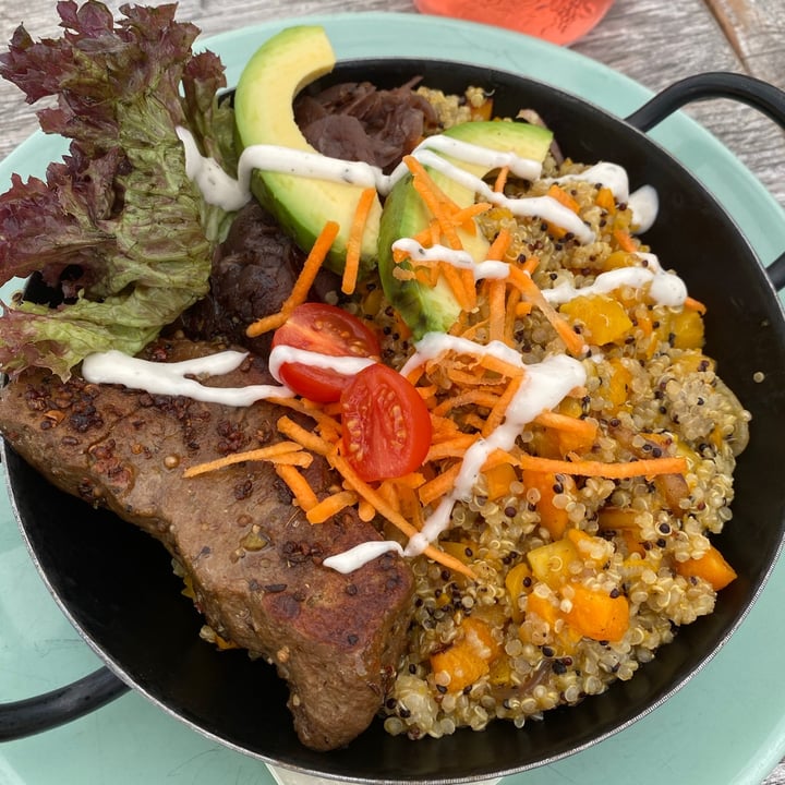 photo of Veggiezz Steak Bowl shared by @nadaemad on  05 Jul 2020 - review