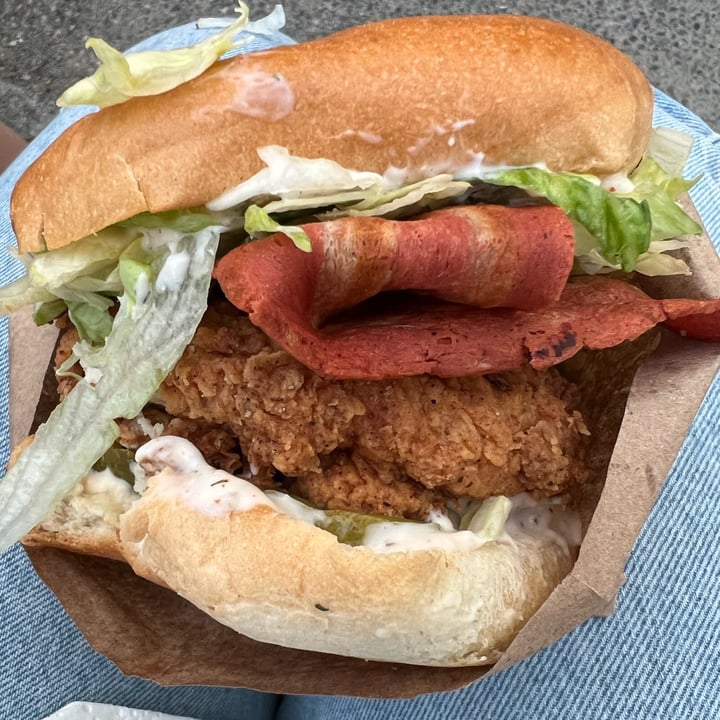 photo of Veg Out Plant Based Burgers & Shakes chick’n bacun ranch shared by @danidouglas on  09 Sep 2022 - review