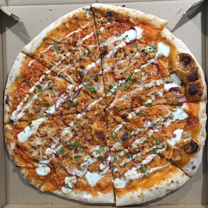 photo of Whole Foods Market Vegan buffalo chicken pizza shared by @gregcombs on  22 Oct 2020 - review
