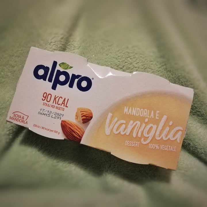 photo of Alpro Dessert mandorla e vaniglia 90Kcal shared by @camyveg on  15 Nov 2021 - review