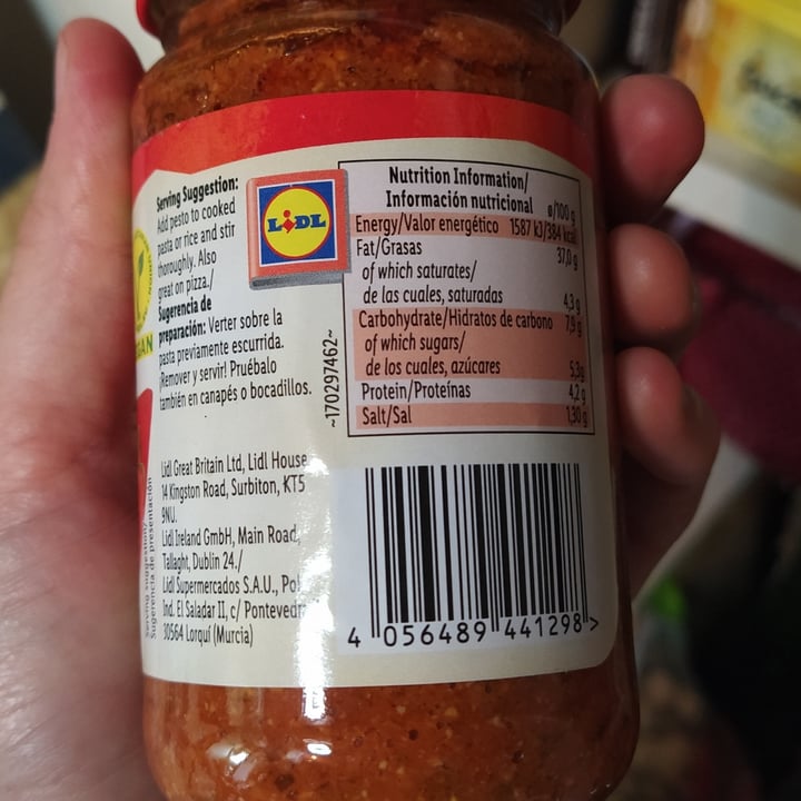 photo of Vemondo Vegan pesto rosso shared by @magara on  30 Jul 2021 - review