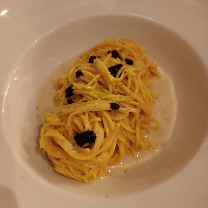 photo of Solo Crudo Tagliolini cacio e pepe aglio nero e lime shared by @friedmandriver on  05 Feb 2022 - review