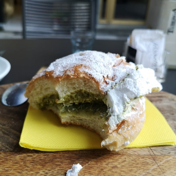 photo of Efrem - Gourmet Boutique and Finest Bar Maritozzo Panna E Pistacchio shared by @franck89 on  07 Jan 2022 - review