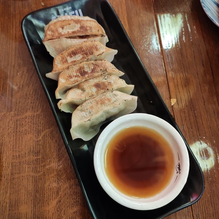 photo of Ramen Shifu Gyozas Vegetales shared by @signormusetto on  13 May 2022 - review