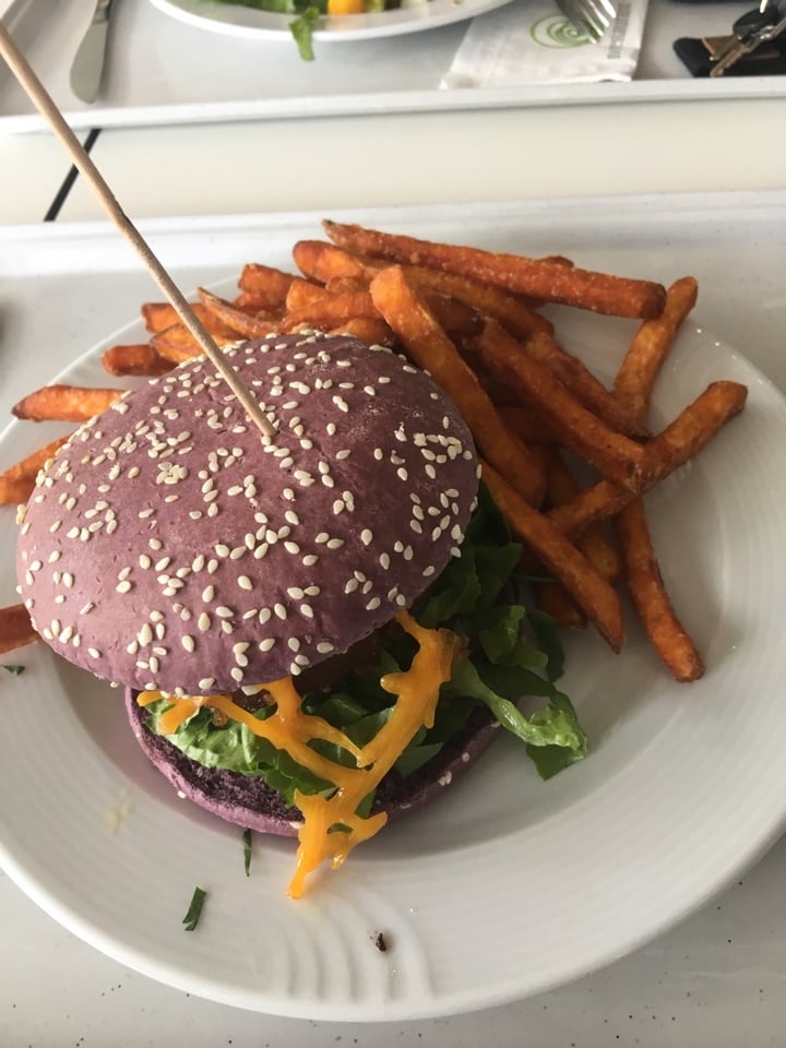 review photo of Mensa Kantonsschule Heerbrugg Beyond Meat Burger with Sweet Potato Fries shared by @luisaa on 02 Apr 2020 - review