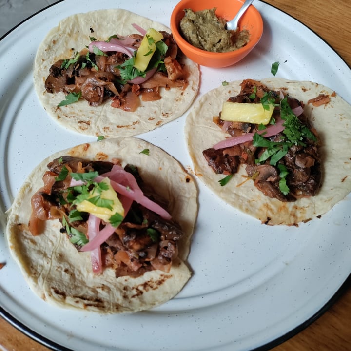 photo of To Be tacos al pastor shared by @jossiearlette on  02 Oct 2022 - review