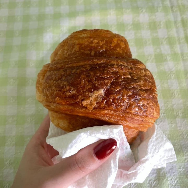 photo of Alice Pasticceria caffetteria Croissant vegano con marmellata shared by @qamarsaghir on  03 Sep 2022 - review