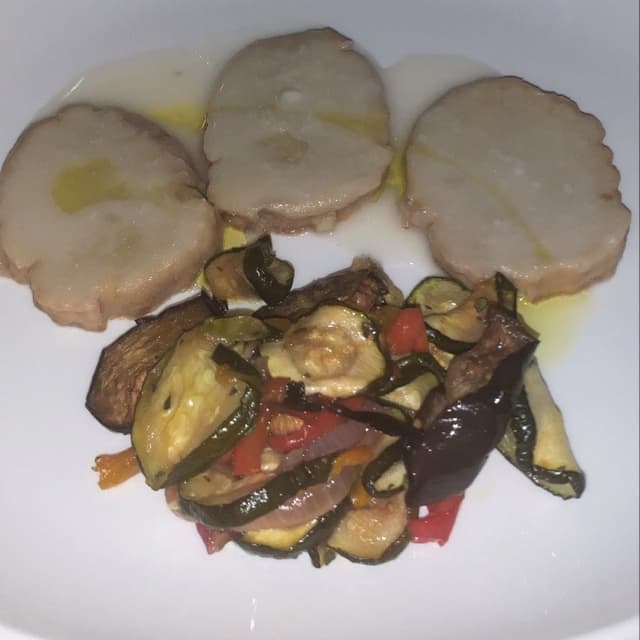 Photo of the dish “Scaloppine  di seitan al vino bianco con verdure grigliate”