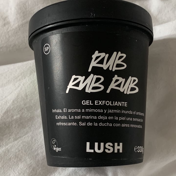 review photo of LUSH Fresh Handmade Cosmetics Gel doccia scrub shared by @merce93 on 27 Apr 2022 - review