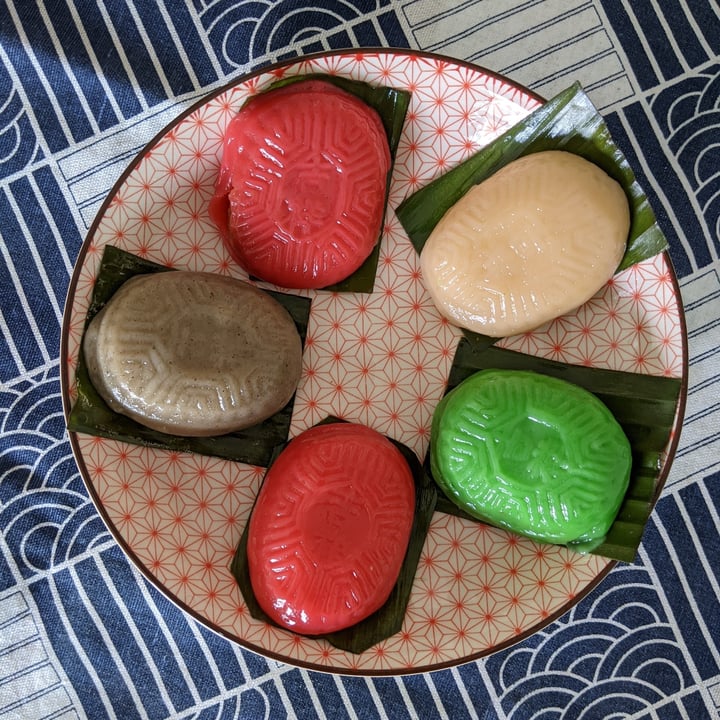 photo of Ji Xiang Ang Ku Kueh 01-33 Ang Ku Kueh shared by @kenneats on  05 Jun 2021 - review