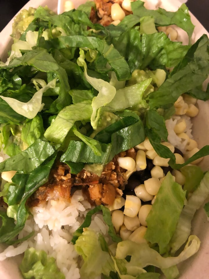 photo of Chipotle Mexican Grill Sofritas and guac bowl shared by @lanaweid on  01 Nov 2019 - review